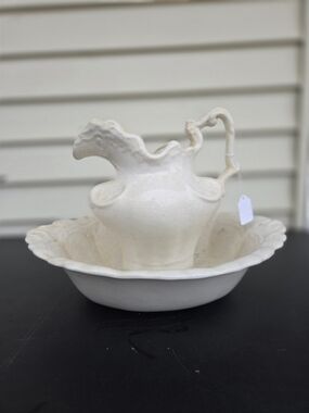 Antique-Style Cream Ceramic Pitcher and Basin Set